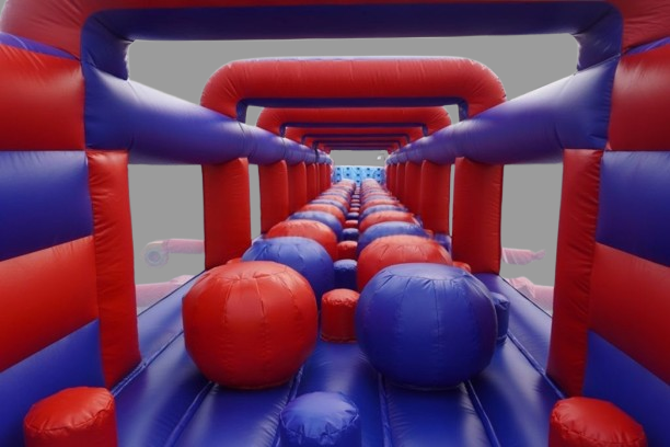 Vente château gonflable sport Wipeout challenge